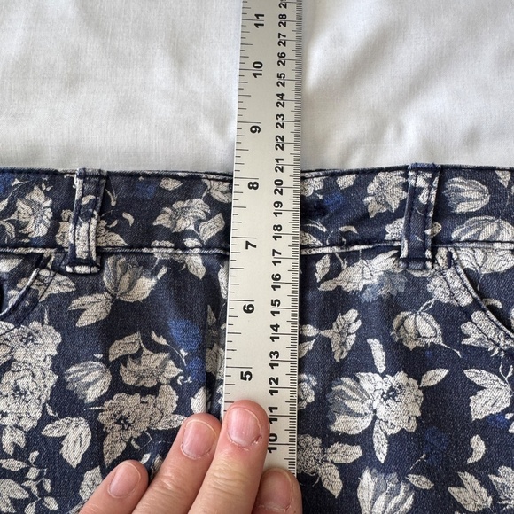 H&M Women's Abstract Floral Stretchy Low Rise Jeans Navy Size 8 Summer Festivals - Picture 10 of 12